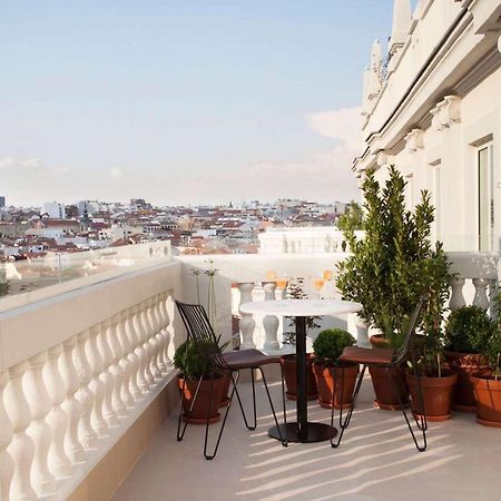 Dear Hotel Madrid Esterno foto The balcony of the hotel