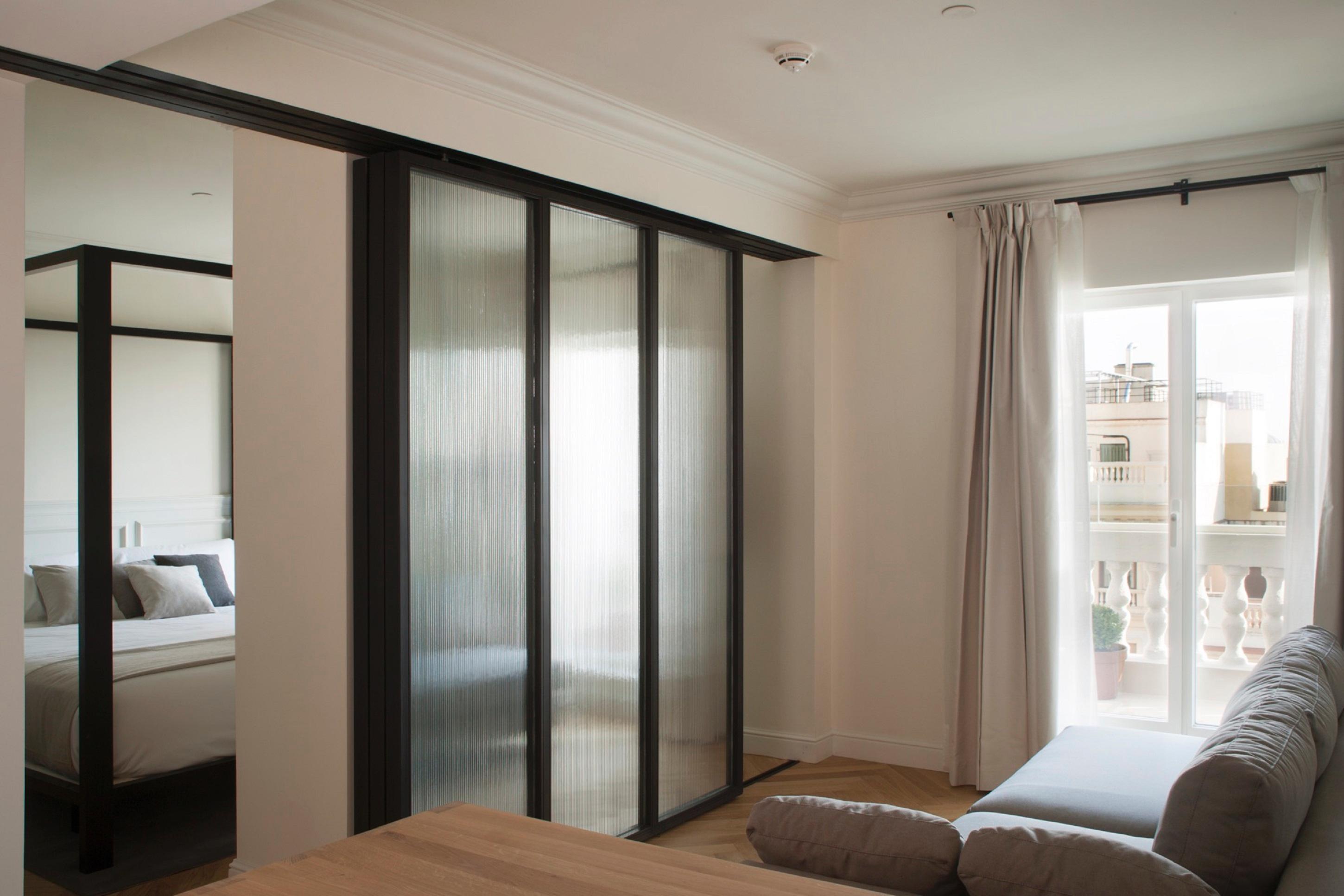 Dear Hotel Madrid Esterno foto Sliding door system
