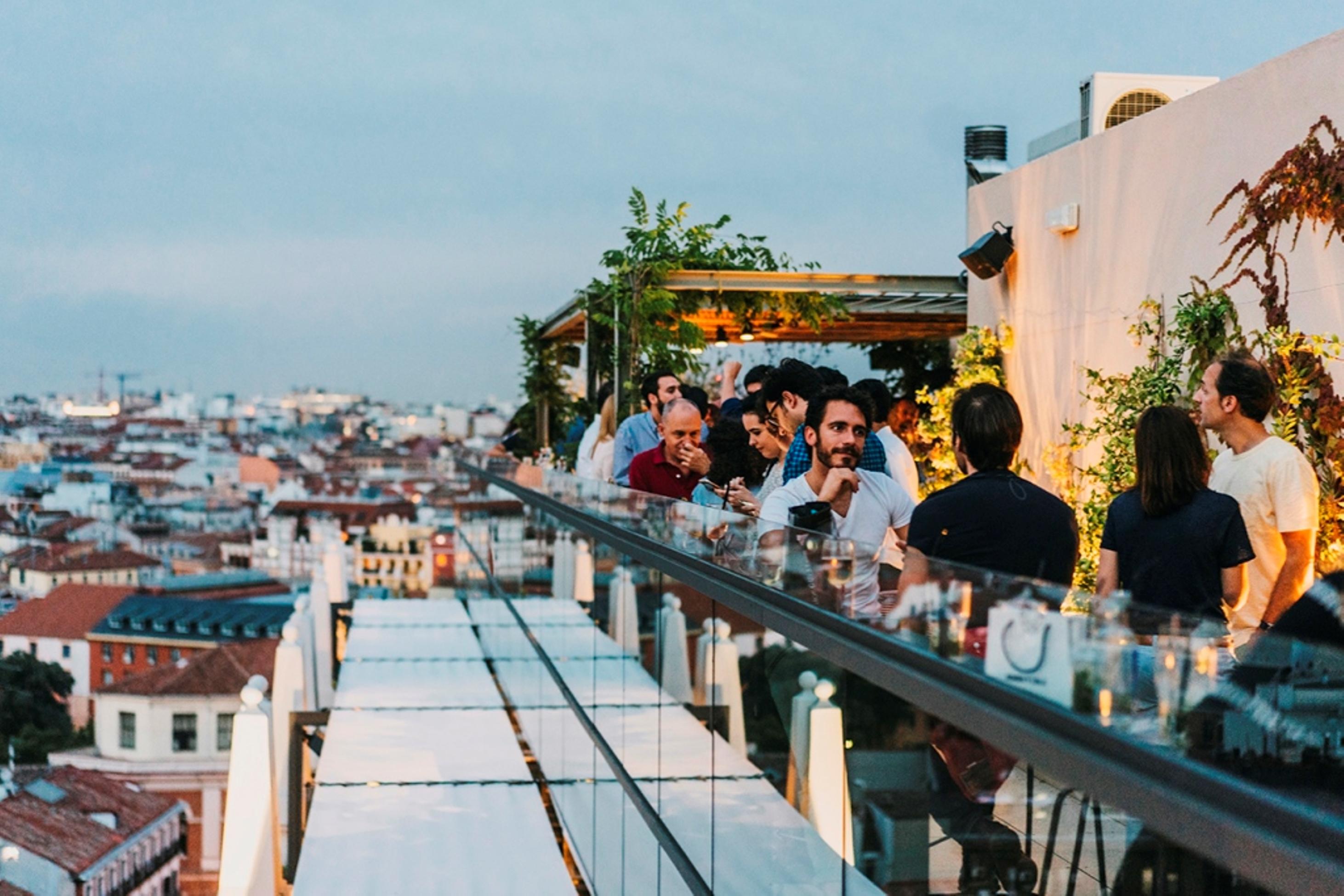 Dear Hotel Madrid Esterno foto Rooftop bar in Belgrade