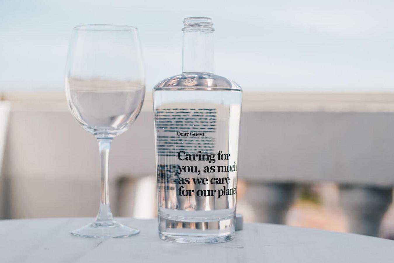 Dear Hotel Madrid Esterno foto Bottle of water
