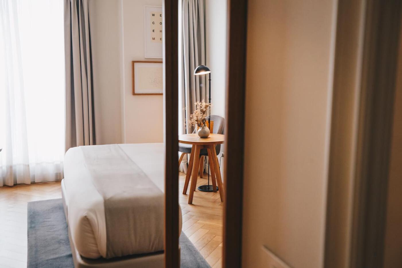 Dear Hotel Madrid Esterno foto The interior of a room at the hotel