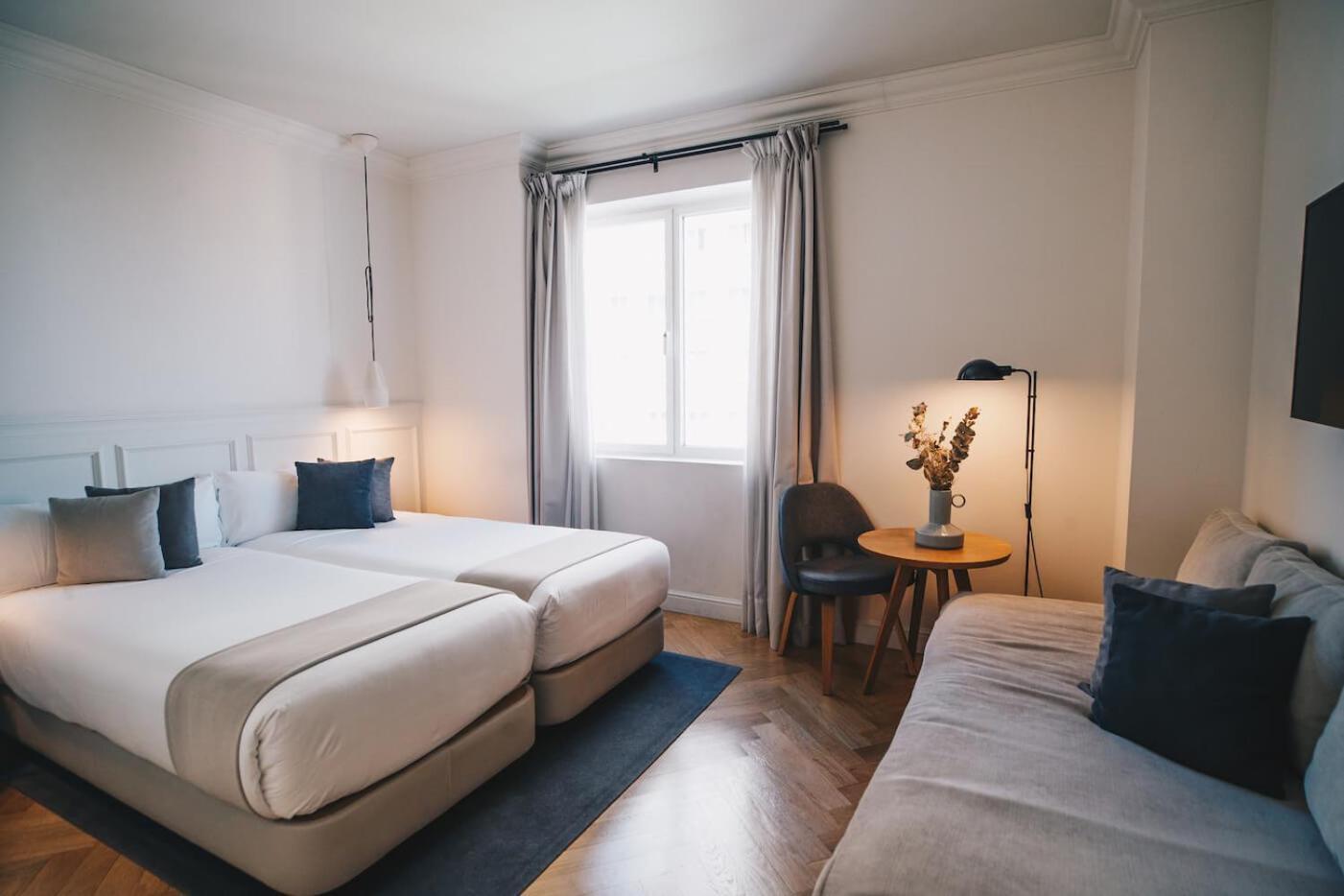 Dear Hotel Madrid Esterno foto Room at the hotel