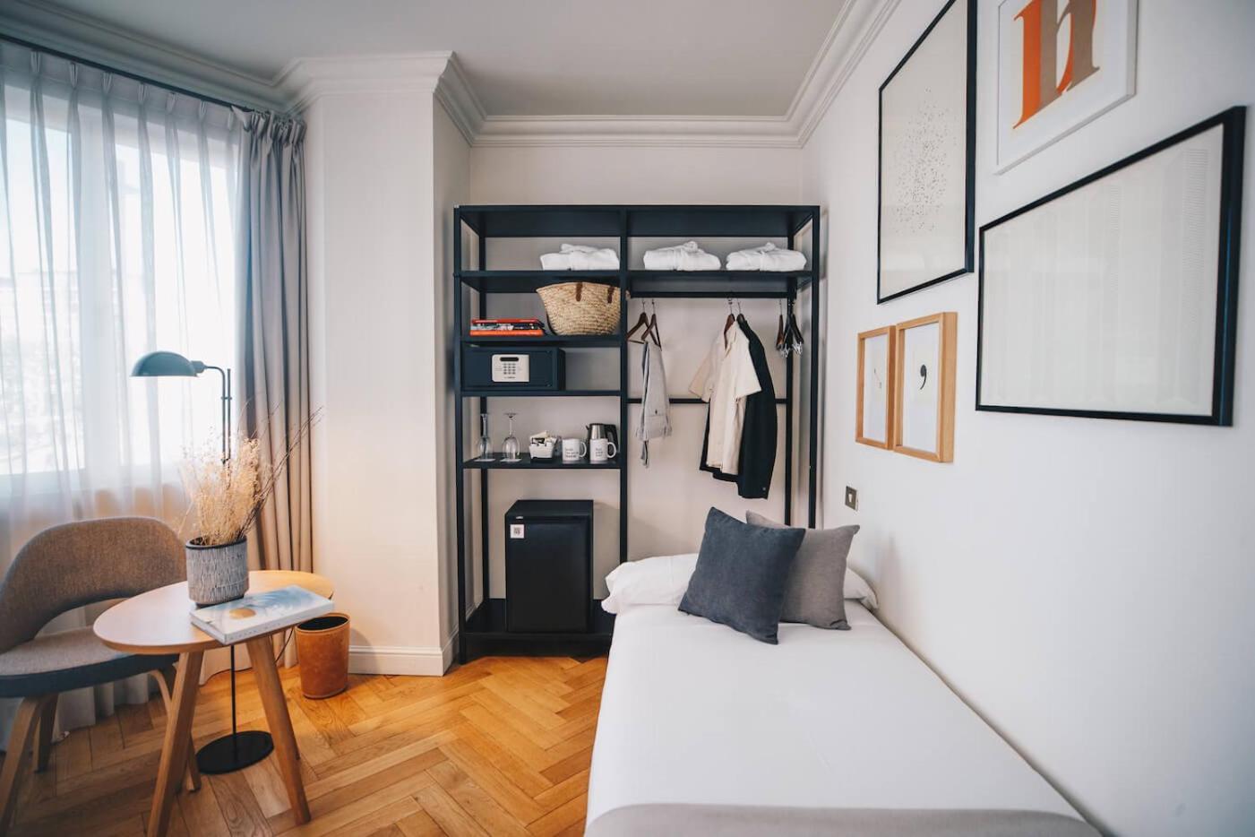 Dear Hotel Madrid Esterno foto Room interior