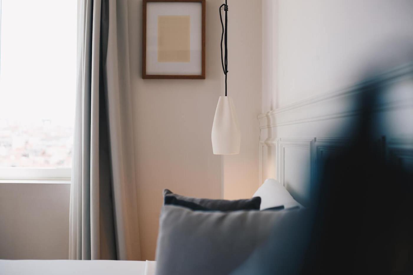 Dear Hotel Madrid Esterno foto A room at the hotel